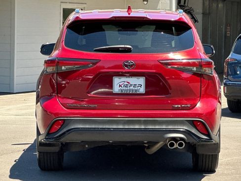 Used 2024 Toyota Highlander XSE AWD/4WD image 5