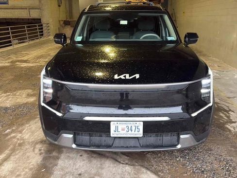 Certified 2024 Kia EV9 Wind AWD/4WD image 2