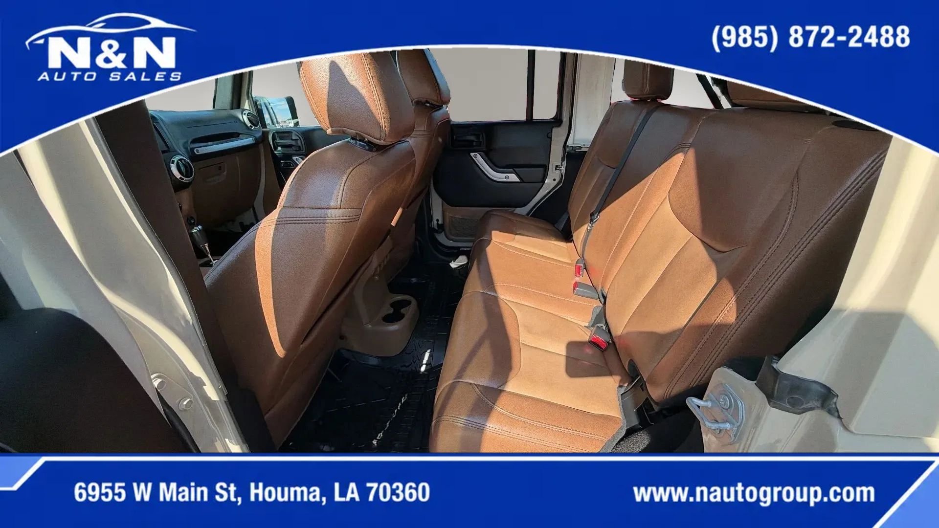 Used 2017 Jeep Wrangler Unlimited Sahara w/ Connectivity Group AWD/4WD image 16