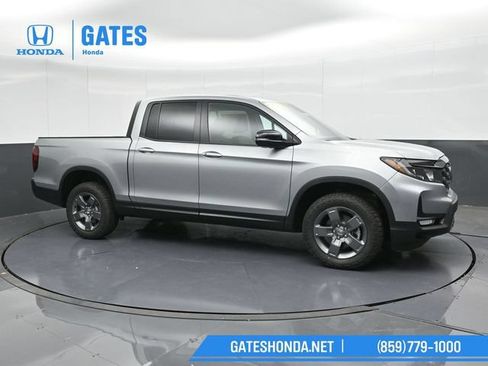 Used 2025 Honda Ridgeline TrailSport image 4