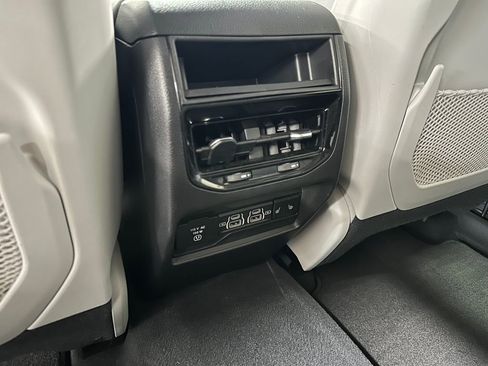 Certified 2022 Jeep Grand Cherokee Overland AWD/4WD image 40