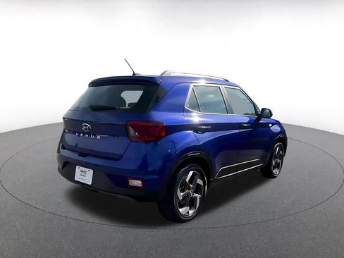 Used 2025 Hyundai Venue SEL FWD image 14