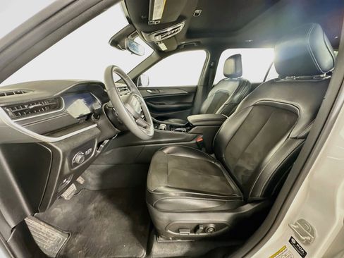 Used 2023 Jeep Grand Cherokee L Laredo AWD/4WD image 13