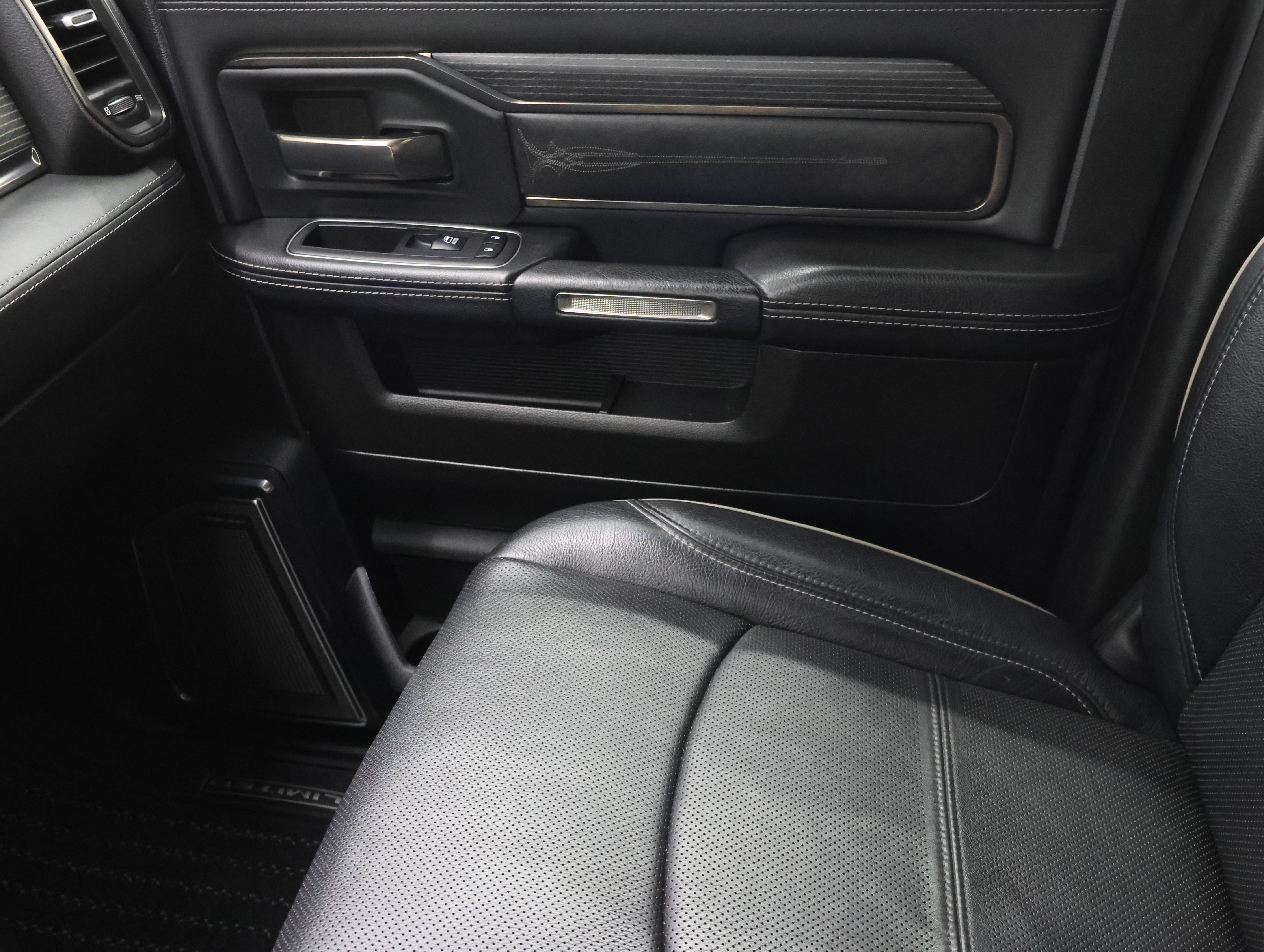 Used 2019 RAM 3500 Limited AWD/4WD image 13