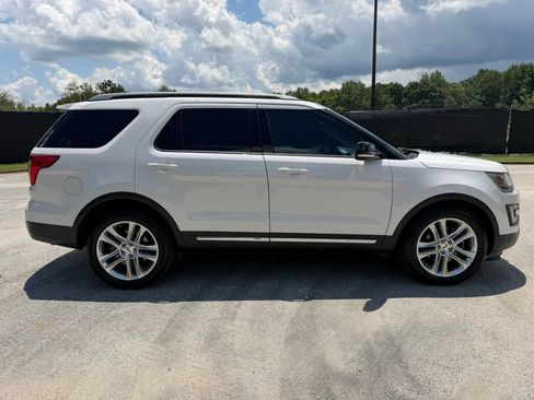 Used 2016 Ford Explorer XLT w/ Equipment Group 202A FWD image 6