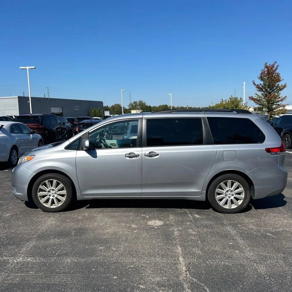 Used 2011 Toyota Sienna Limited AWD/4WD image 3