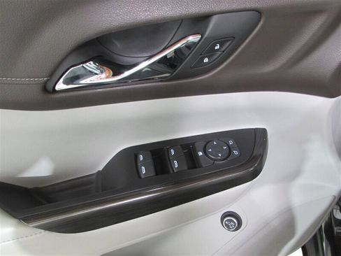 Used 2023 GMC Acadia SLT image 28