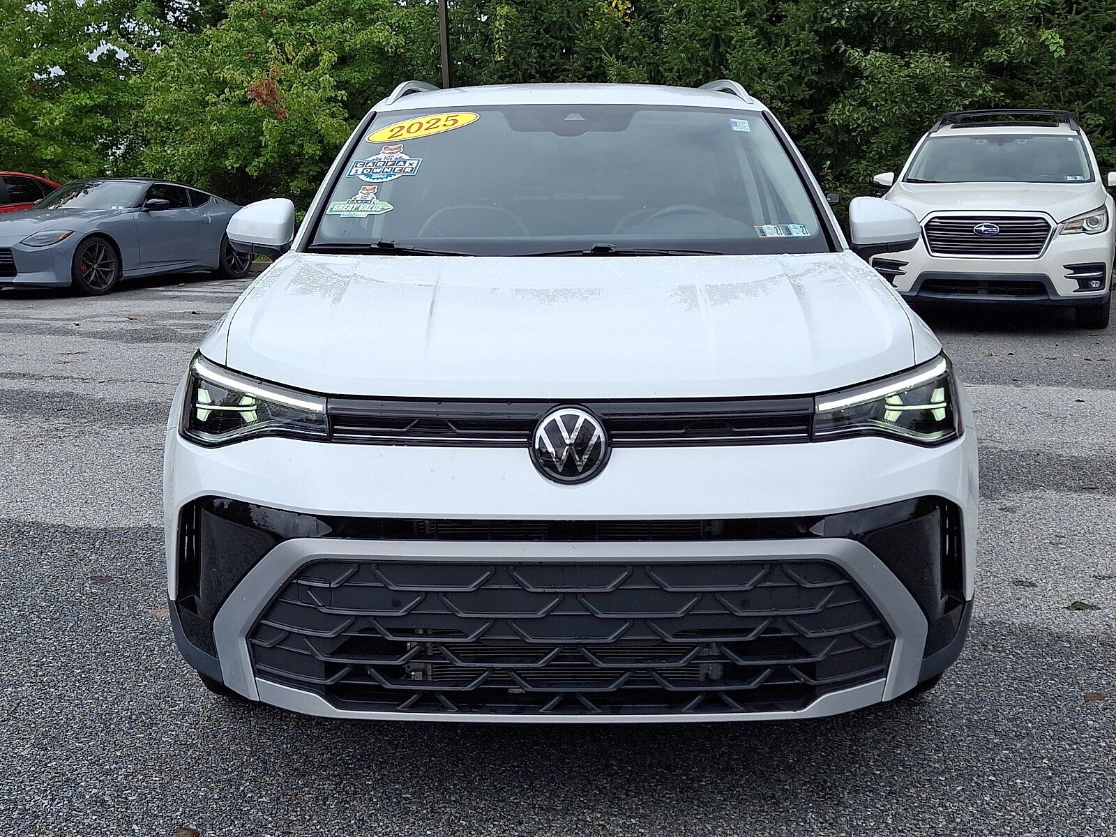 Used 2025 Volkswagen Taos SE FWD image 2