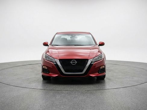 Used 2025 Nissan Altima 2.5 SV FWD image 2