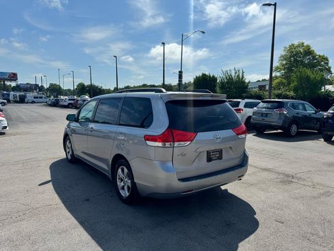 Used 2011 Toyota Sienna LE w/ Towing Pkg FWD image 5