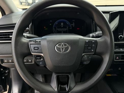 Used 2025 Toyota Camry LE FWD image 13