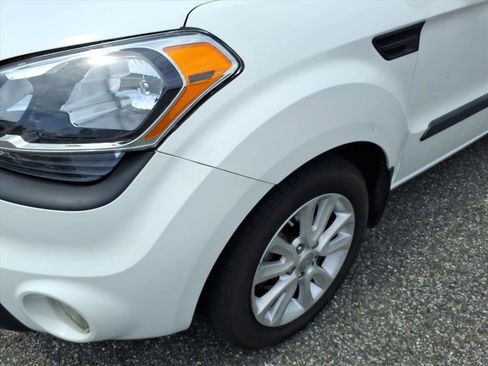 Used 2013 Kia Soul + w/ Audio Pkg FWD image 9