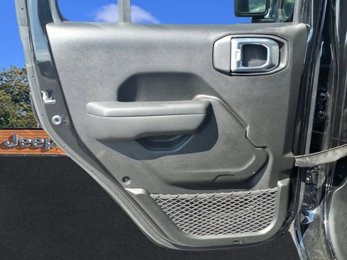 Used 2025 Jeep Wrangler Unlimited Sport AWD/4WD image 27