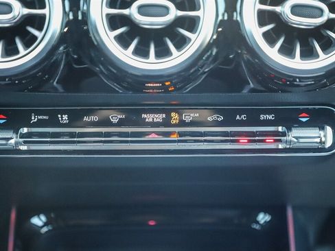 Used 2021 Mercedes-Benz GLA 35 AMG 4MATIC image 19