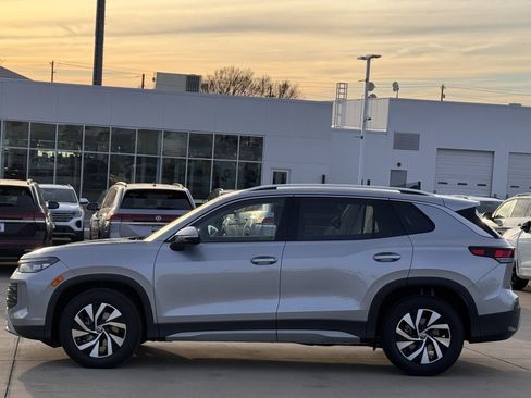 New 2026 Volkswagen Tiguan S FWD image 8