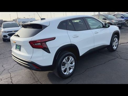 Used 2024 Chevrolet Trax LS image 8