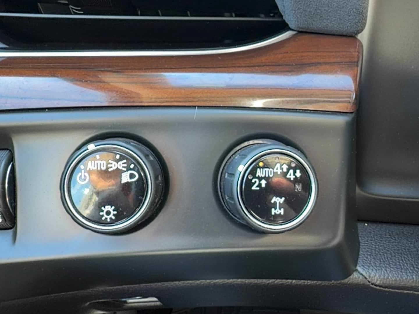 Used 2019 Cadillac Escalade Premium Luxury AWD/4WD image 16