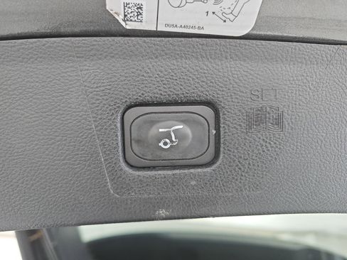 Used 2018 Ford Edge Titanium w/ Equipment Group 301A image 13