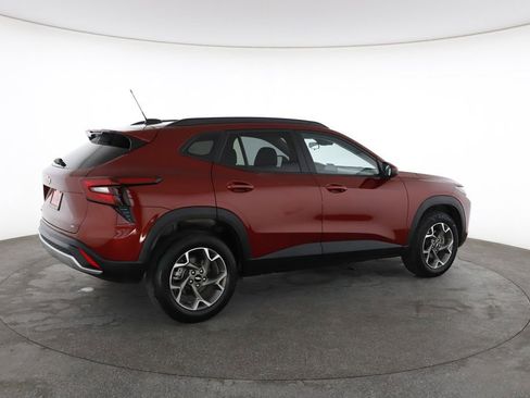 Used 2025 Chevrolet Trax LT image 13