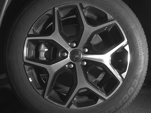 Used 2025 Jeep Compass Limited image 12