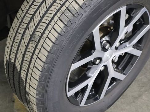 Used 2023 Jeep Grand Cherokee L Limited AWD/4WD image 42