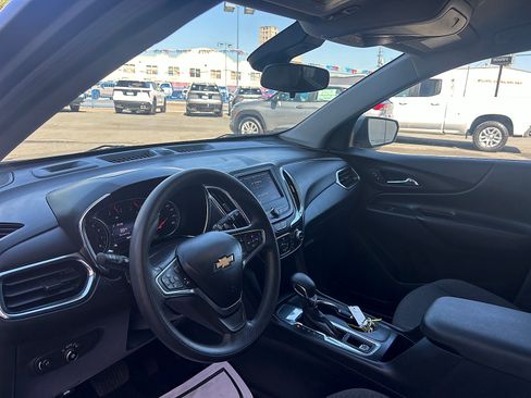 Used 2023 Chevrolet Equinox LT FWD image 9