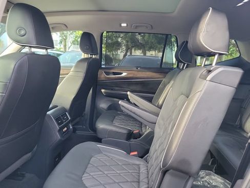 Used 2025 Volkswagen Atlas SEL Premium R-Line AWD/4WD image 8