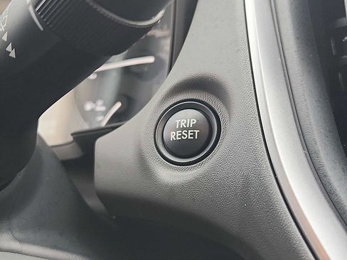 Used 2025 Subaru Crosstrek 2.0i Premium image 25