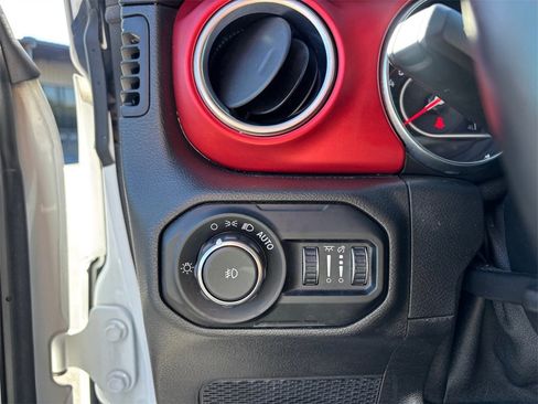 Used 2021 Jeep Wrangler Unlimited Rubicon image 24