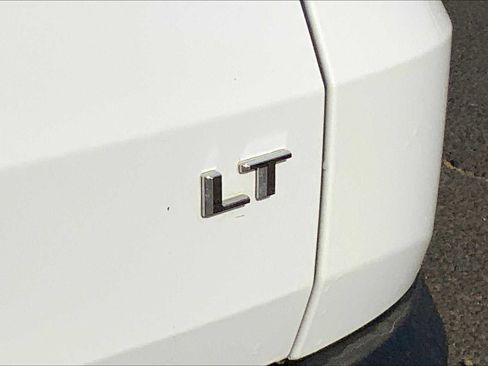 Used 2024 Chevrolet Traverse LT image 10