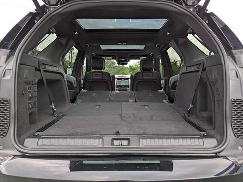 Used 2025 Land Rover Discovery Dynamic SE AWD/4WD image 45
