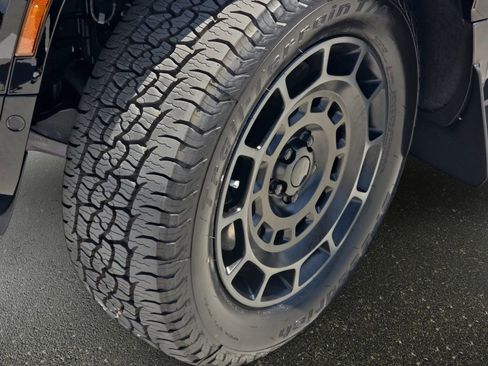 New 2026 Land Rover Defender 110 OCTA AWD/4WD image 33