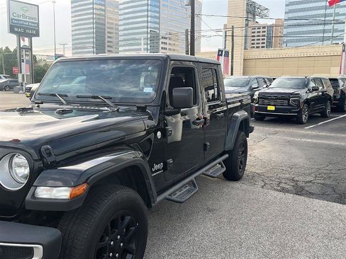 Used 2023 Jeep Gladiator Overland AWD/4WD image 2
