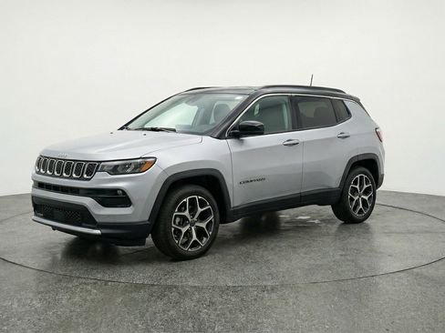 Used 2025 Jeep Compass Limited image 3
