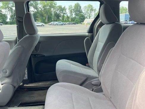 Used 2017 Toyota Sienna L FWD image 10