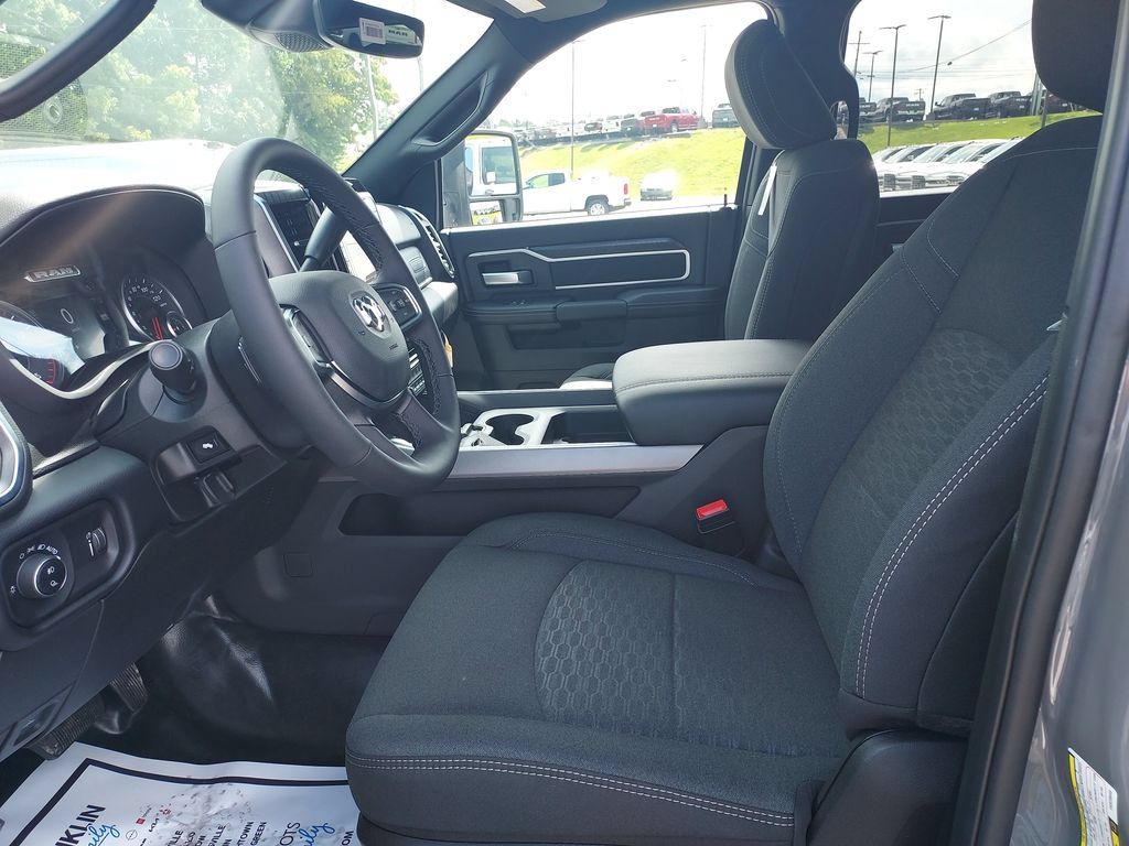 New 2026 RAM 3500 Big Horn AWD/4WD image 9