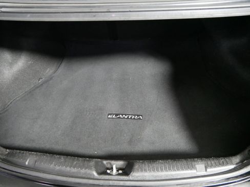 Used 2013 Hyundai Elantra Limited image 18