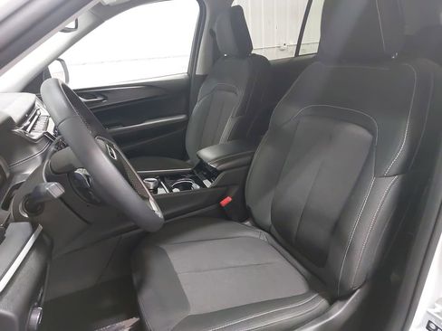 Used 2023 Jeep Grand Cherokee Laredo AWD/4WD image 14
