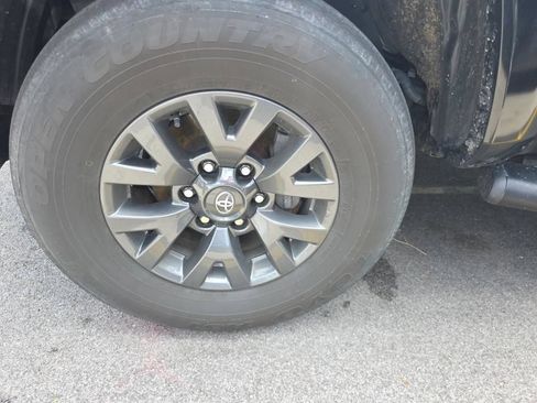 Used 2023 Toyota Tacoma SR5 AWD/4WD image 7