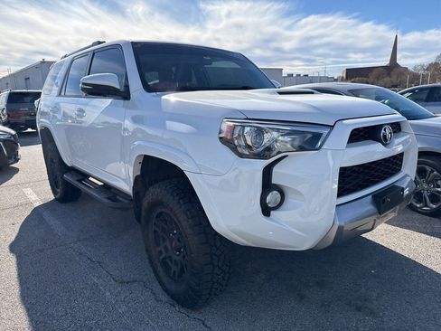 Used 2019 Toyota 4Runner TRD Off-Road Premium image 3