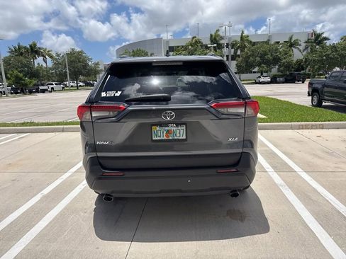 Used 2021 Toyota RAV4 XLE Premium FWD image 7