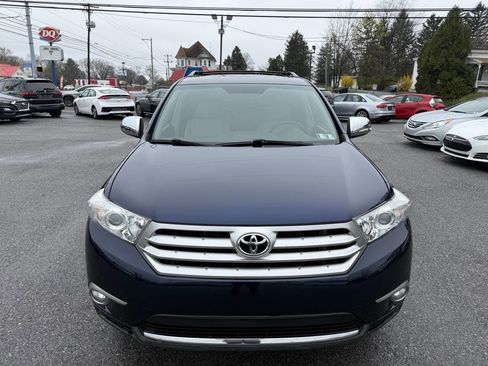 Used 2011 Toyota Highlander SE w/ Tow Pkg image 2