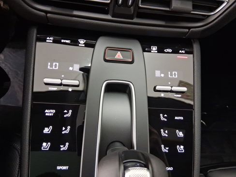 Used 2026 Porsche Macan AWD/4WD image 24