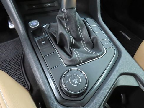 Used 2023 Volkswagen Tiguan SE R-Line image 55