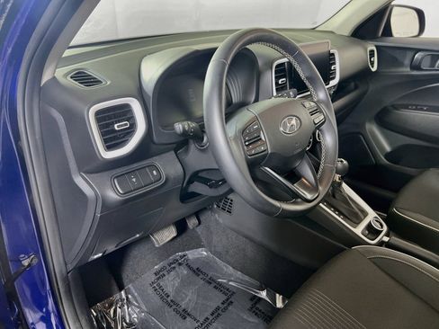Used 2023 Hyundai Venue Limited w/ Cargo Package FWD image 9