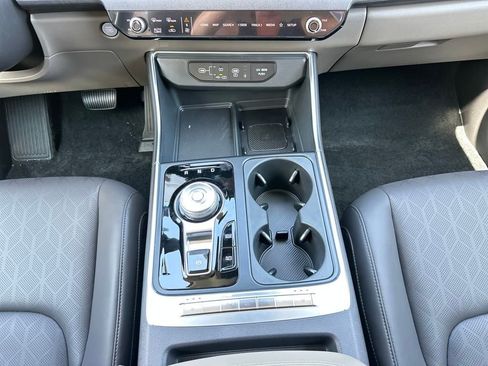 New 2025 Kia Carnival EX image 30