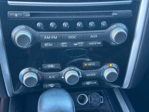 Used 2016 Nissan Pathfinder SV image 25