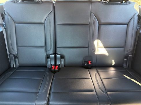 Used 2021 Chevrolet Suburban LT image 18
