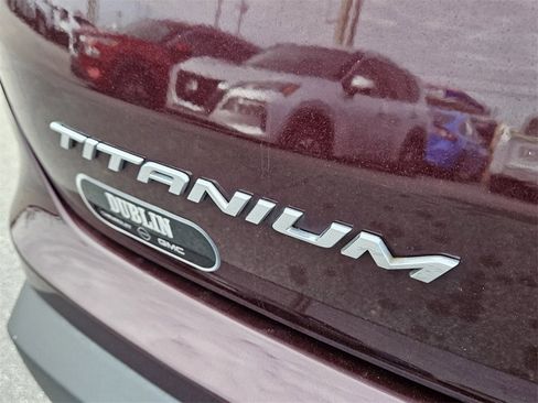 Used 2022 Ford Edge Titanium image 8