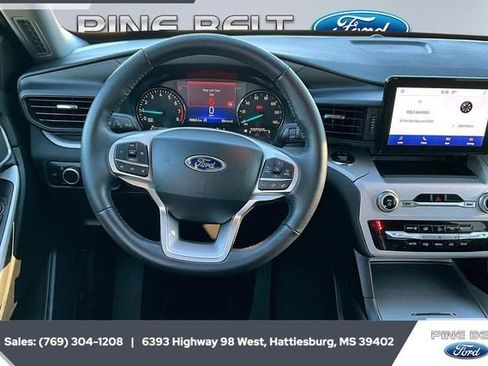 Used 2023 Ford Explorer XLT image 5